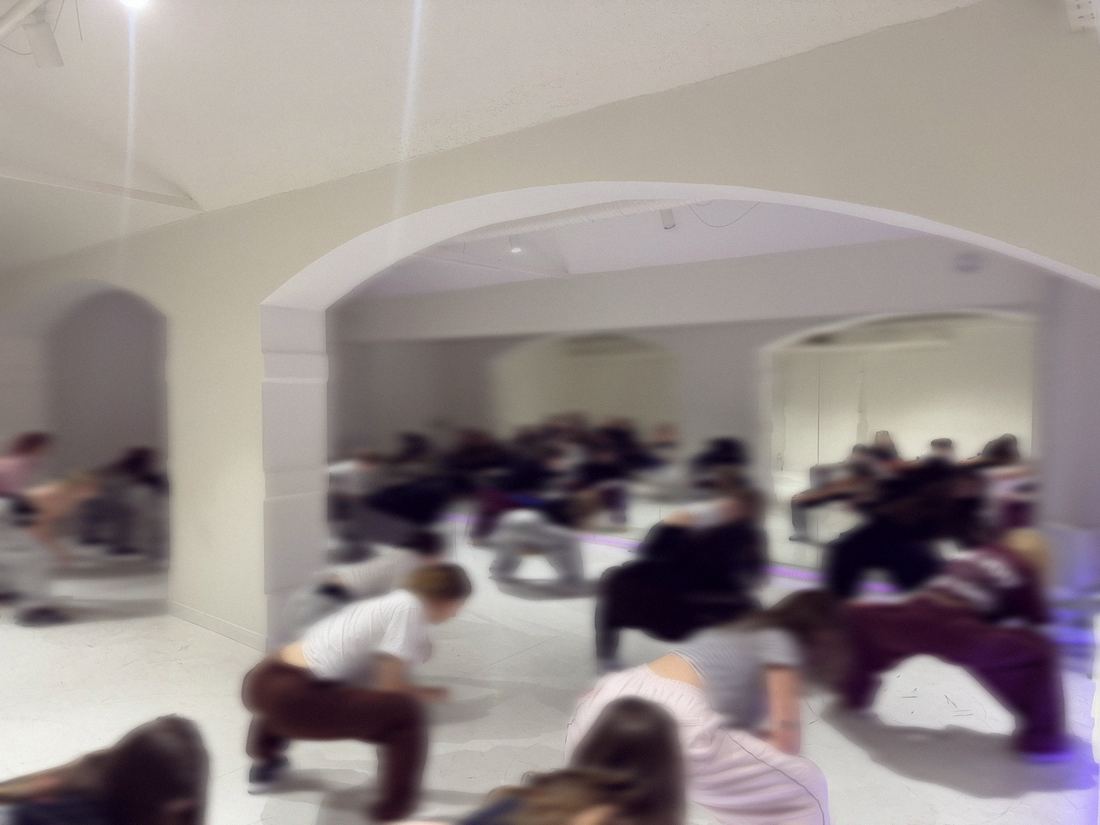 Blick in den Tanzsaal des HOME Dance Studio während eines Kurses